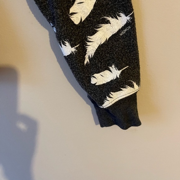 Wildfox Pillow Fight Feather Sweatshirt Sweater Slouchy Pullover Top - Picture 11 of 11